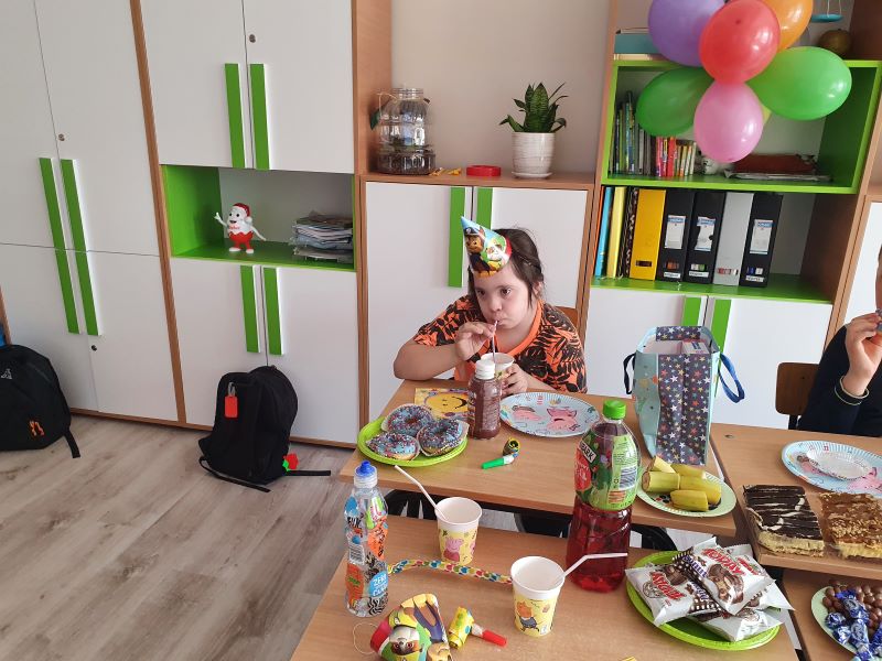 Xawier Nielipiński przy urodzinowym stole